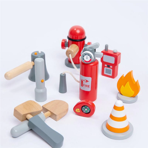 Set de joaca Pompierul salvator din lemn, cu vesta si casca - 14 piese