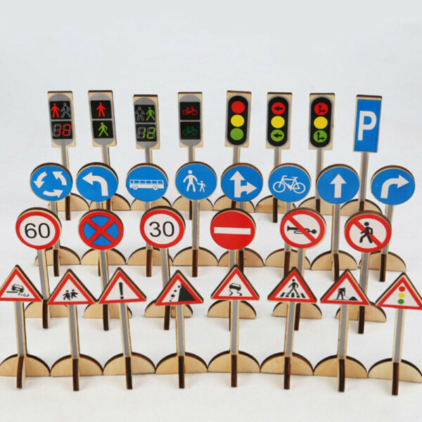Invata indicatoarele si semnele de circulatie, Montessori din lemn - 58 piese